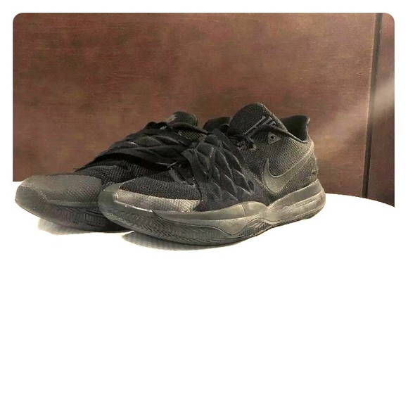 kyrie 4 low triple black